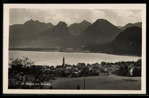 AK St. Gilgen am Abersee, Panorama mit See, Kirche und Gebirgskulisse