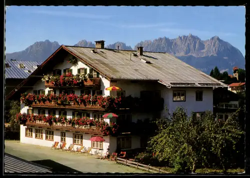 AK Kitzbühel /Tirol, Pension Hummer, Balkonfassade mit Bergpanorama