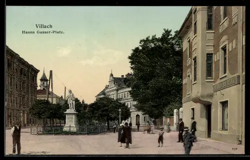 AK Villach, Hanns Gasser-Platz mit Geschäft und Denkmal