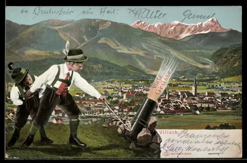 AK Villach, Ortsansicht, zwei Jungen schiessen Grüsse mit einer Kanone in den Ort