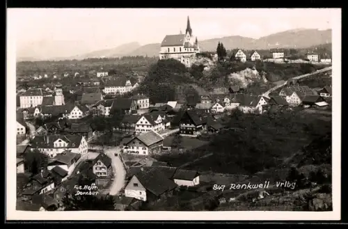 AK Rankweil /Vrlbg., Strassenpartie mit Blick zur Kirche