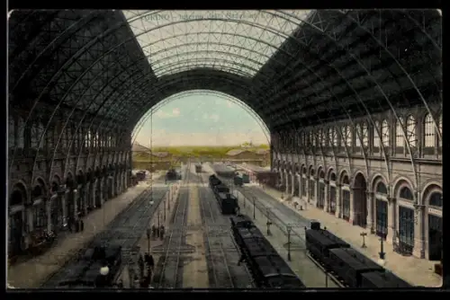 AK Torino, Interno della stazione ferroviaria con treni sui binari, Bahnhof