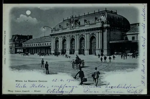 Mondschein-AK Milano, La Stazione Centrale con persone e carrozza in primo piano