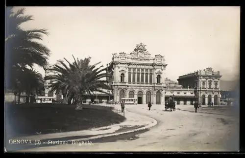 AK Genova, Stazione Brignole con palme e passanti