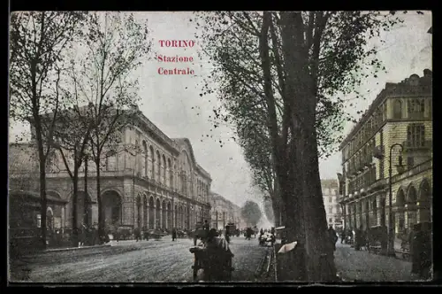 AK Torino, Stazione Centrale e viale alberato con carrozze e passanti