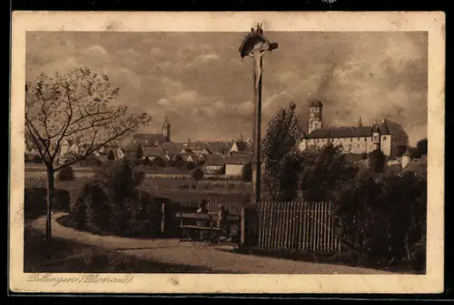 AK Dillingen /Donau, Ortsansicht mit Schloss und Kirche, Wegkreuz