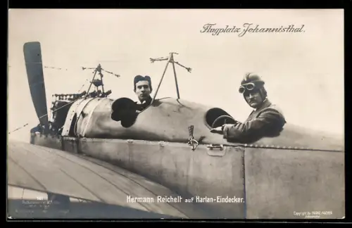 Foto-AK Sanke Nr. 181: Johannisthal, Flugplatz, Hermann Reichelt auf Harlan-Eindecker