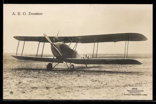 Foto-AK Sanke Nr. 1046: A. E. G. Zweisitzer auf dem Landeplatz