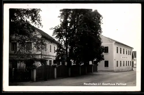 AK Neuhofen i. I., Gasthaus Fellner von der Strasse gesehen