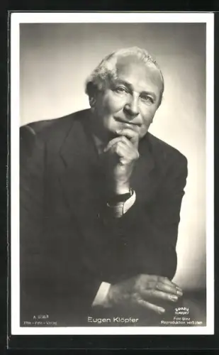 AK Schauspieler Eugen Klöpfer in Denkerpose