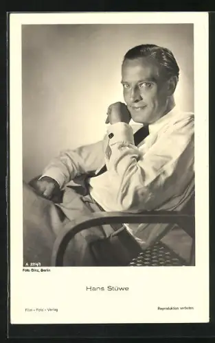 AK Schauspieler Hans Stüwe mit charmantem Blick