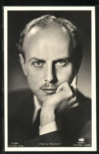 AK Schauspieler Hans Nielsen mit ernstem Blick