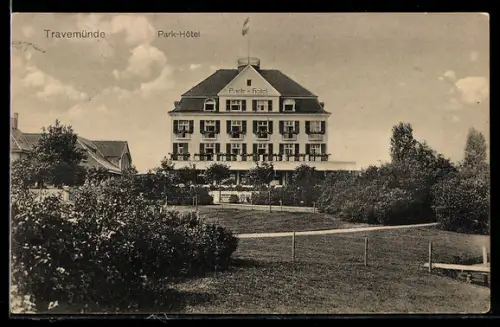 AK Travemünde, Park-Hotel mit Grünanlage