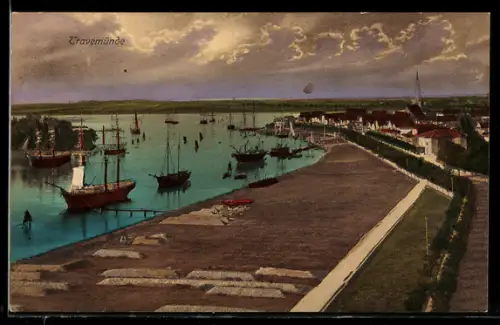 AK Travemünde, Panoramaansicht mit Hafen und Schiffen am Ufer, handcoloriert