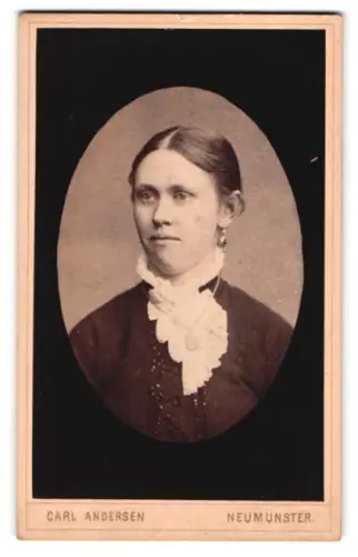 Fotografie Carl Andersen, Neumünster, Fabrik-Strasse, Porträt einer Dame