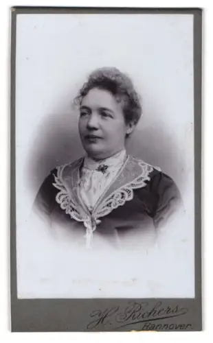 Fotografie H. Richers, Hannover, Cellerstrasse 146, Porträt einer Dame