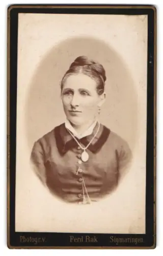 Fotografie Ferd. Bak, Sigmaringen, Porträt einer Dame