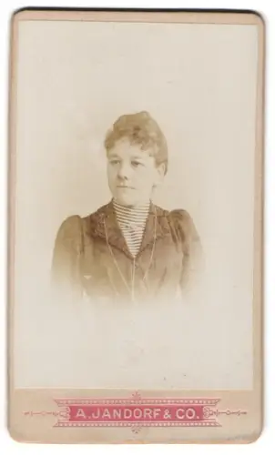 Fotografie A. Jandorf & Co., Berlin, Leipziger-Strasse 64, Porträt einer jungen Frau