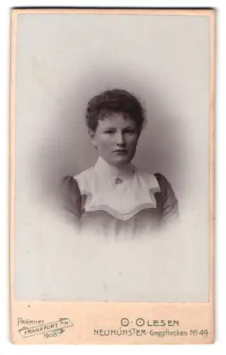 Fotografie O. Olesen, Neumünster, Grossflecken Nr. 49, Porträt einer jungen Frau
