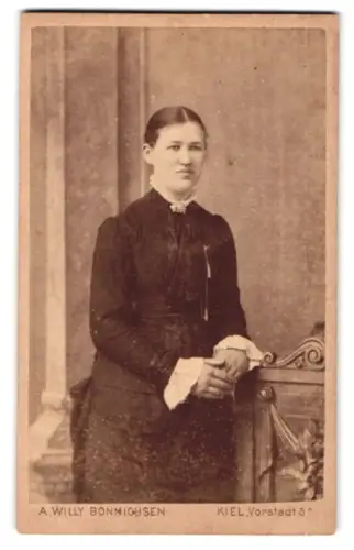 Fotografie A. Willy Bonnichsen, Kiel, Vorstadt 5a, Porträt einer Dame
