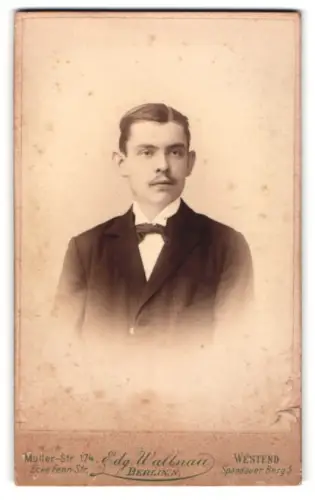 Fotografie Edy Wallnau, Berlin, Müller-Str. 174, Porträt eines jungen Mannes