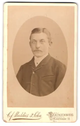 Fotografie C. F. Beddies & Sohn, Braunschweig, Kuhstrasse 10, Porträt eines Mannes