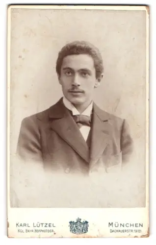 Fotografie Karl Lützel, München, Dachauerstr. 19/21, Porträt eines jungen Mannes