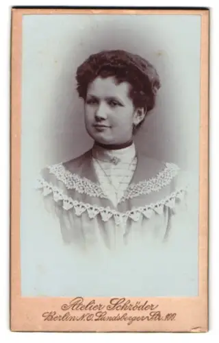 Fotografie Atelier Schröder, Berlin, Landsberger Strasse 100, Porträt einer jungen Frau