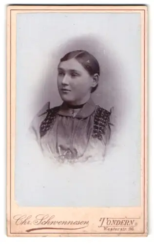 Fotografie Chr. Schwennesen, Tondern, Westerstr. 96, Porträt einer jungen Frau