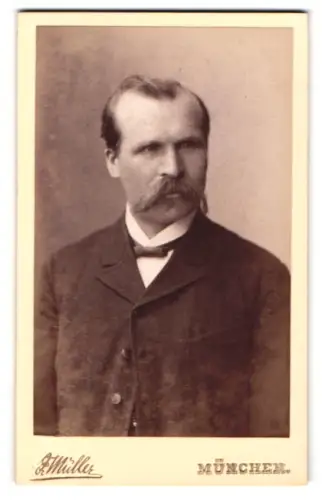 Fotografie Friedrich Müller, München, Amalienstrasse 9, Porträt eines Mannes mit Schnurrbart