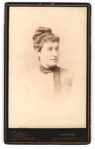 Fotografie E. Bieber, Hamburg, Neuer Jungfernstieg 20, Stilvolles Porträt einer Dame