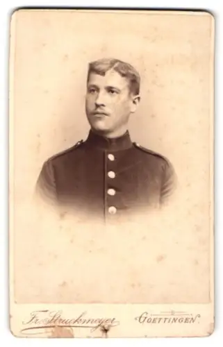Fotografie Fr. Struckmeyer, Göttingen, Wendenstrasse 5a, Soldat in Uniform