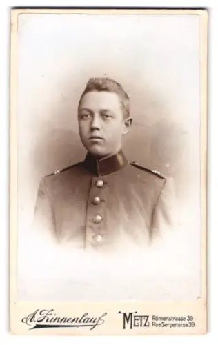Fotografie A. Zinnenlauf, Metz, Römerstrasse 39, Soldat in Uniform