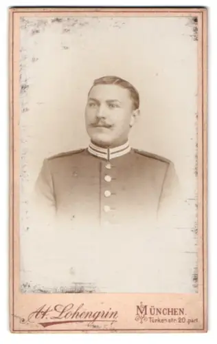 Fotografie Atelier Lohengrin, München, Türkenstr. 20, Garde-Soldat in Uniform