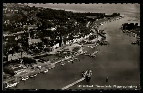 AK Travemünde, Teilansicht mit Kirche, Fliegeraufnahme