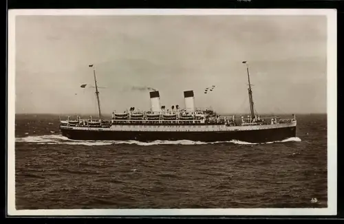 AK Passagierschiff Monte Olivia der Hamburg-Südamerikanische-Dampfschifffahrts-Gesellschaft auf See