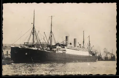 AK Passagierschiff Cleveland der Hamburg-Amerika Linie im Hafen