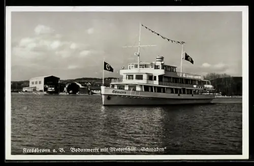 AK Motorschiff Schwaben vor der Bodanwerft auf dem Bodensee, -Fahnen