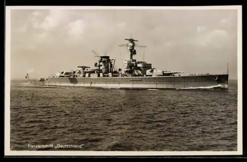 AK Panzerschiff Deutschland der Kriegsmarine hohe Fahrt laufend
