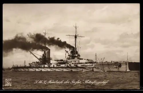 AK Flottenflaggschiff Linienschiff S.M.S. Friedrich der Grosse in Fahrt vor der Küste, Kriegsschiff