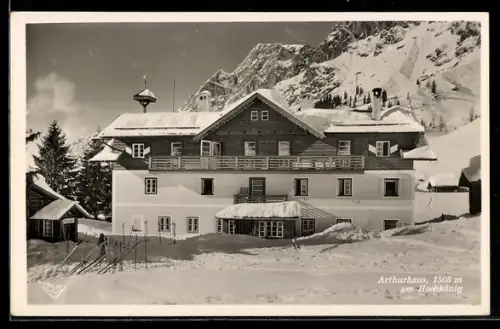AK Arthurhaus am Hochkönig, Ansicht der Berghütte im Winter, Bes. P. und M. Radacher