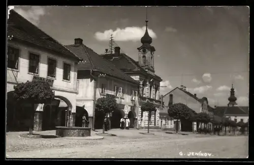 AK Golcuv Jenikov, Ortspartie mit Kirchturm