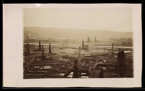 Foto-AK Campina, Erdölförderungsanlage aus der Vogelschau