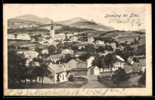 Künstler-AK Leonding bei Linz, Teilansicht mit Kirche