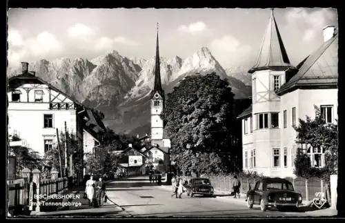 AK Bischofshofen, Strassenansicht mit Kirche u. Tennengebirge