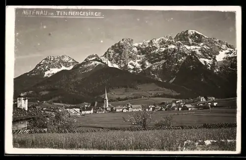 AK Abtenau im Tennengebirge, Panorama mit Dorf und Kirche