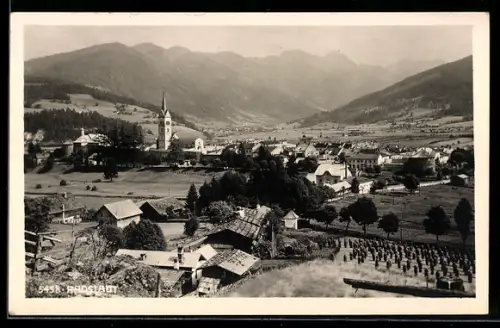 AK Radstadt, Panorama mit Kirche, Ort und Bergkulisse
