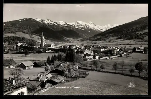 AK Radstadt /Tauern, Totalansicht mit Kirche und Bergen