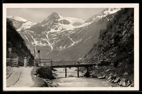 AK Bad Gastein, Nassfeld im Gasteinertal, Brücke gegen Schareck