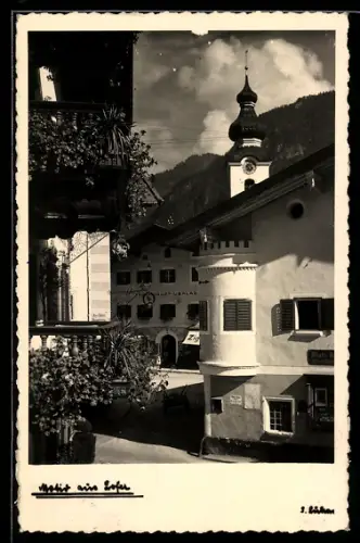 AK Lofer /Salzburg, Strassenpartie mit Kirche